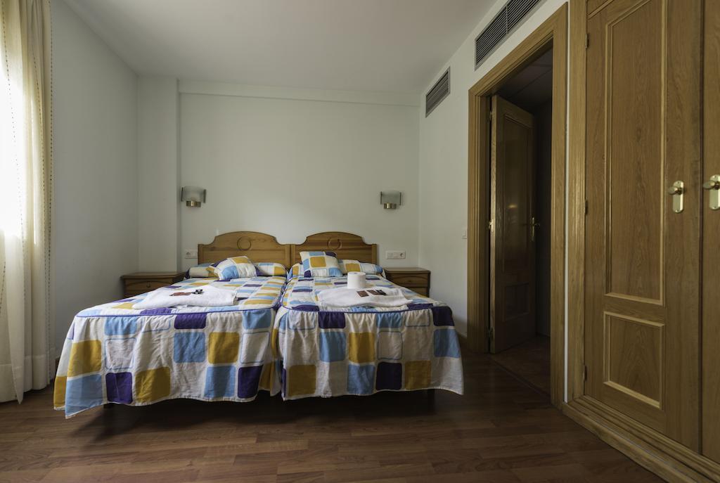Hostal Restaurante La Pineda El Barco de Ávila Chambre photo