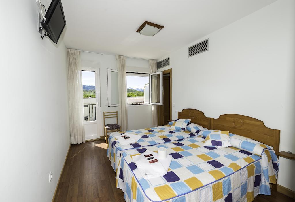 Hostal Restaurante La Pineda El Barco de Ávila Chambre photo